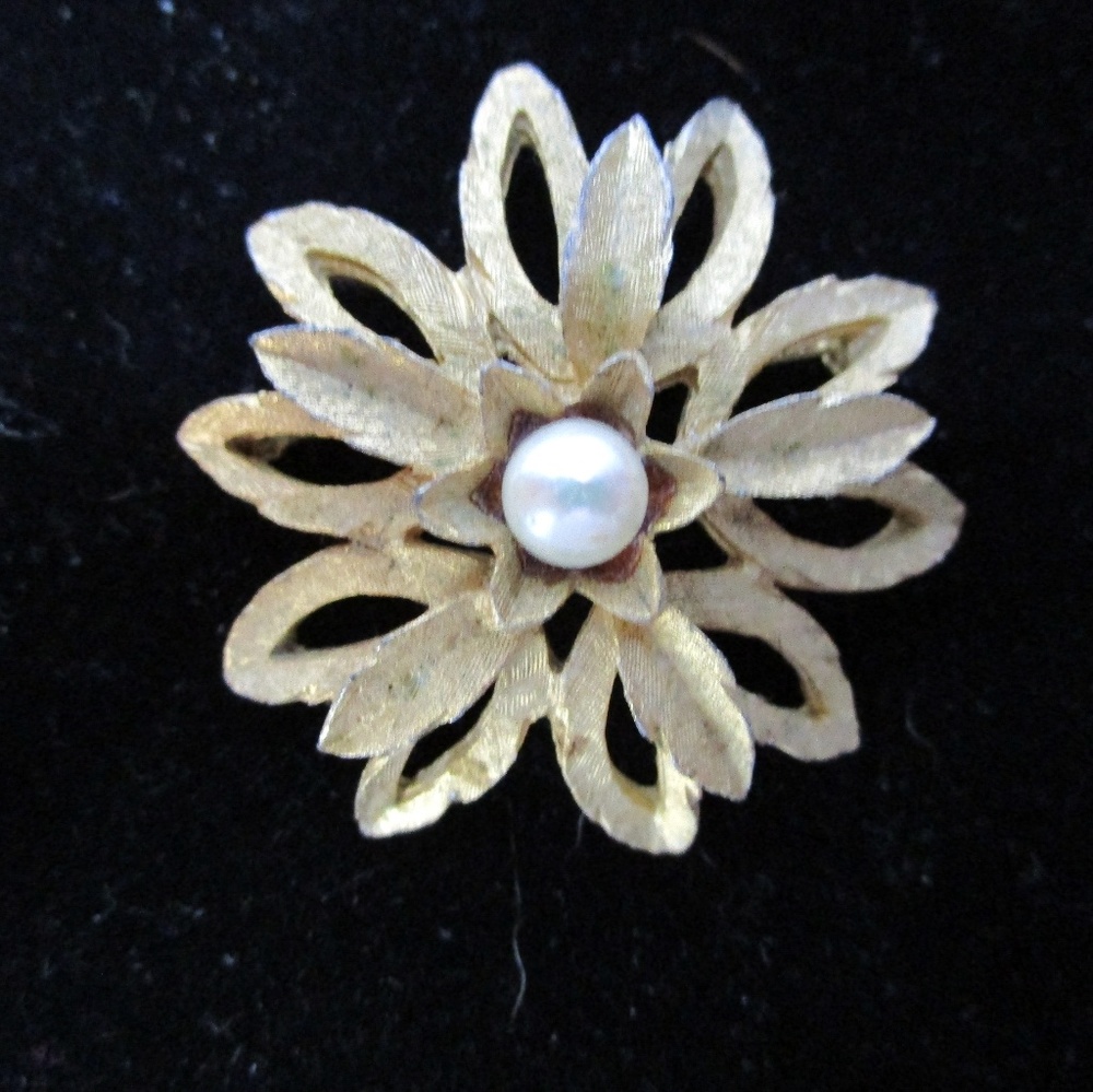 Vintage Flower brooch
